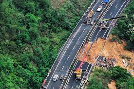 https://salarnews.in/public/uploads/images/newsimages/maannewsimage02052024_152623_China highway collapse.jpeg